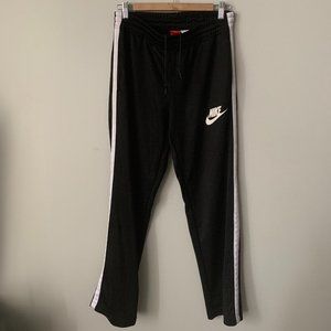 ✔︎ Nike Striped Leg Sweatpants